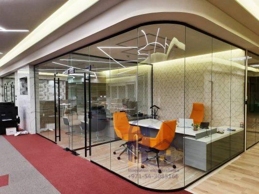corner bend glass partition in dubai