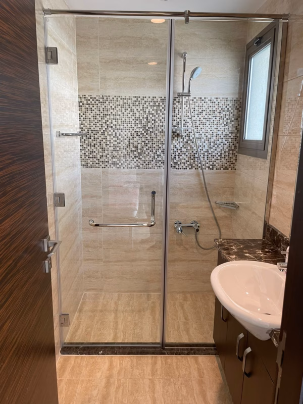 wall-to-wall-swing-shower